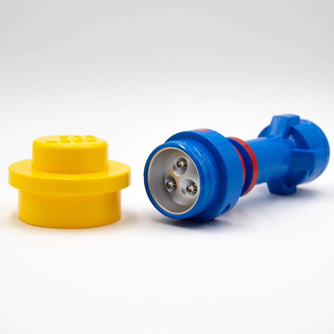 Niebieska latarka LEGO Classic niebieska z trzema diodami LED i żółtą nasadką