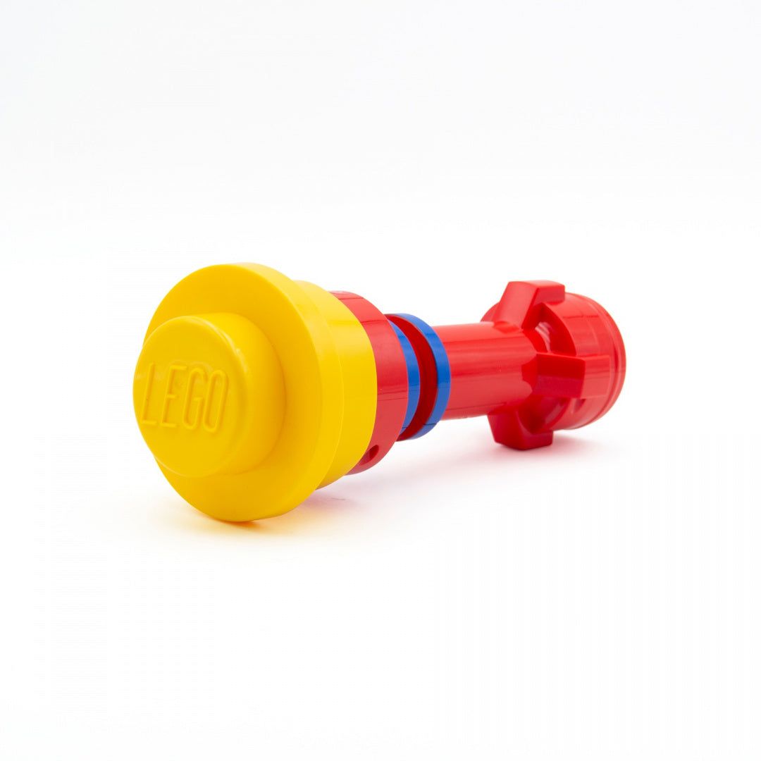 czerwona latarka LEGO Classic czerwona o unikalnym klockowym designie od MOB