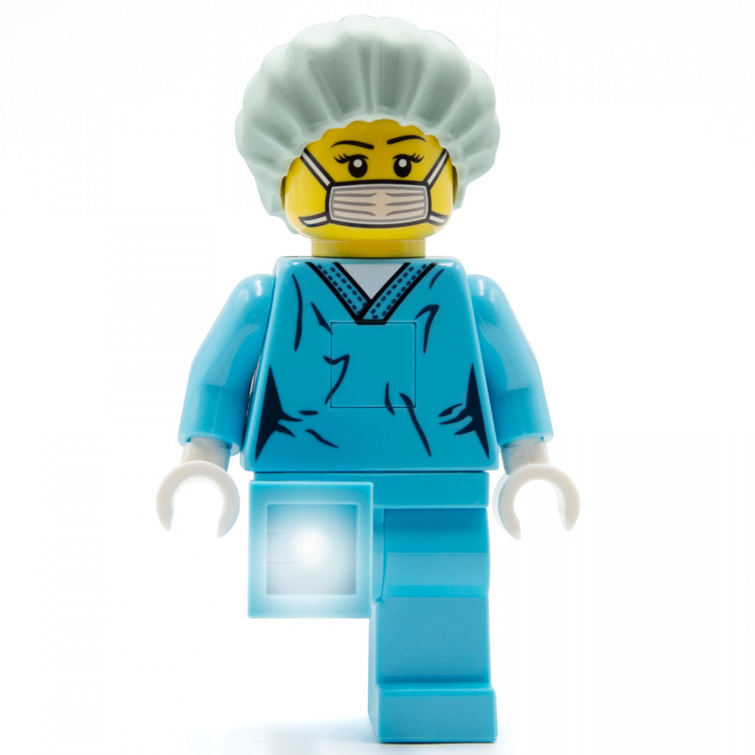 Latarka LEGO chirurg w kształcie figurki chirurga z maską i niebieskim ubraniem medycznym