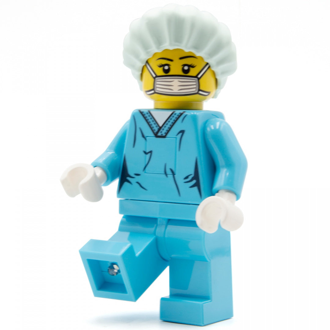 MOB latarka LEGO chirurg w niebieskim uniformie medycznym z maską i czepkiem