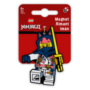 Magnes LEGO Ninjago Sora przedstawiający figurkę wojownika z mieczem na czerwonym tle