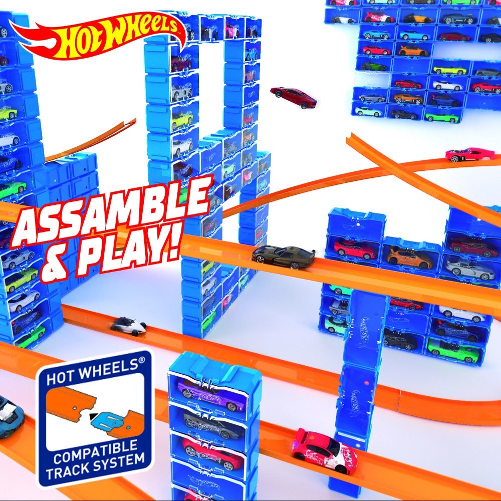 Modułowa walizka Hot Wheels z niebieskimi pojemnikami na samochodziki i pomarańczowymi torami wyścigowymi