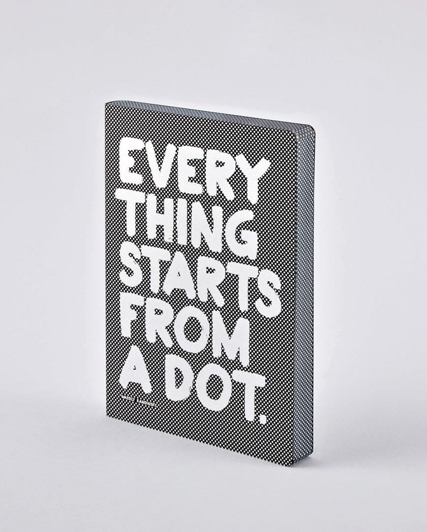 Notatnik Everything Starts From A Dot z czarno-białą okładką w kropki i białym napisem