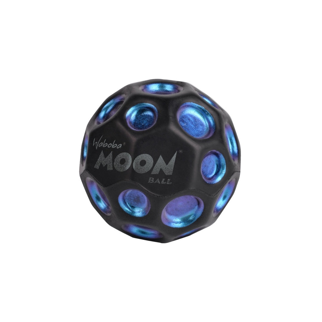 Czarna piłeczka Moon Ball Waboba z niebieskimi wstawkami do zabawy na świeżym powietrzu