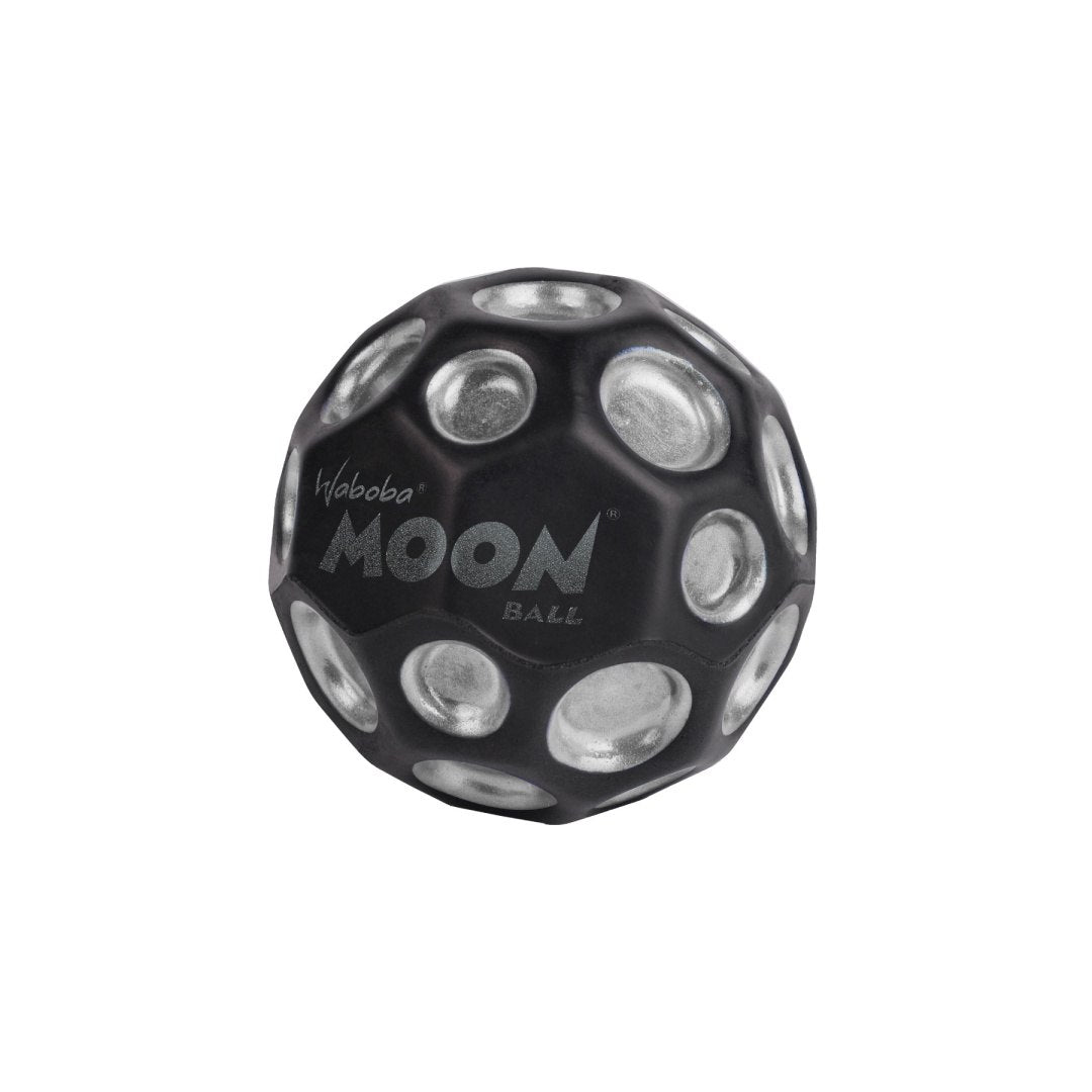 Czarna piłeczka Moon Ball Waboba z szarymi wklęsłymi oczkami do zabawy