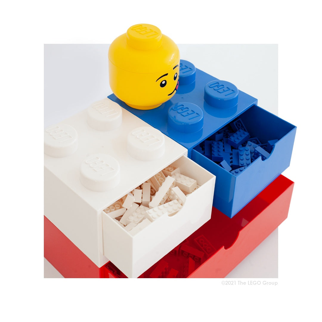 Pojemnik głowa LEGO chłopiec z żółtą głową i kolorowymi pudełkami na klocki LEGO