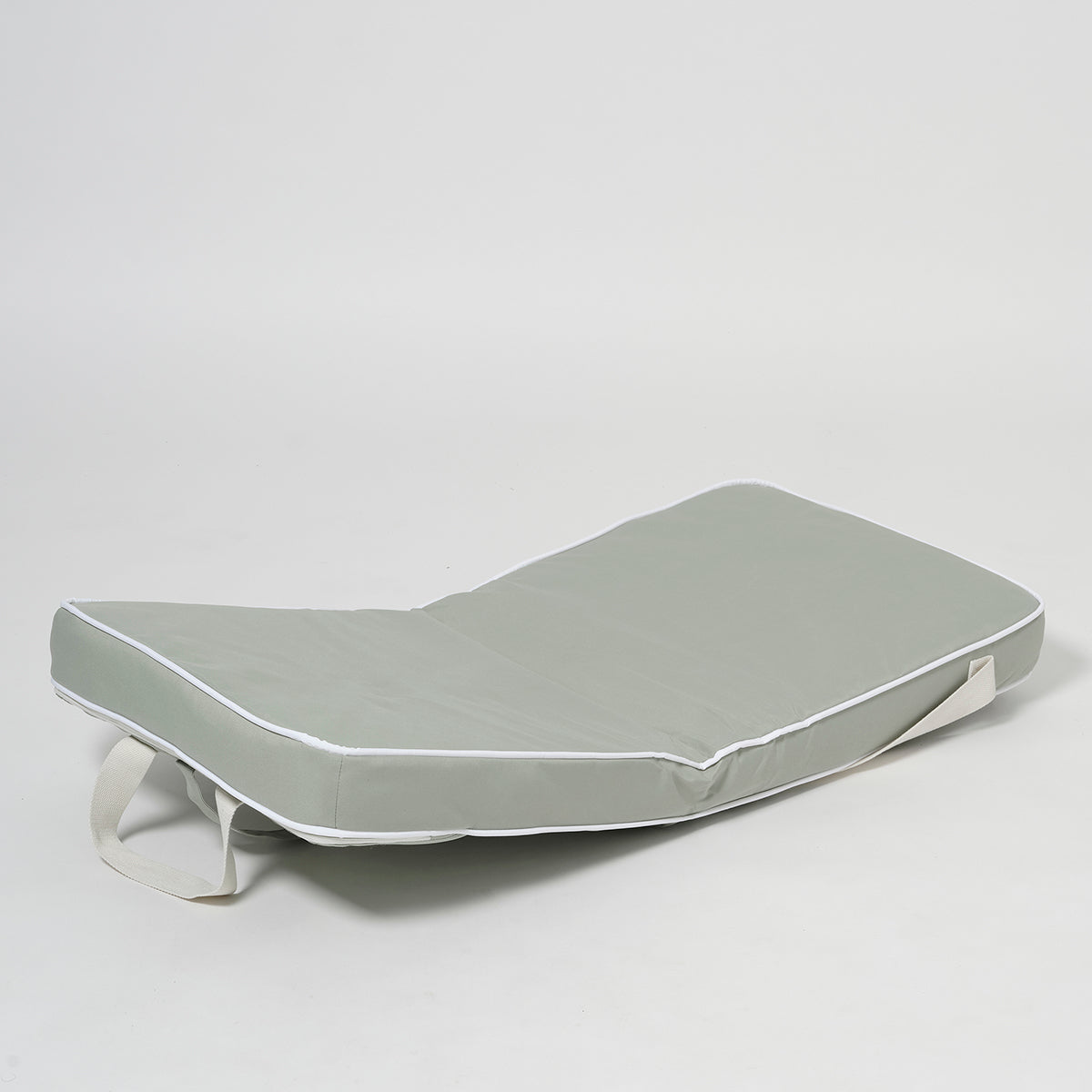 Składane krzesło La Palma Sage marki Sunny Life w kolorze zielonym z białym obszyciem i uchwytami