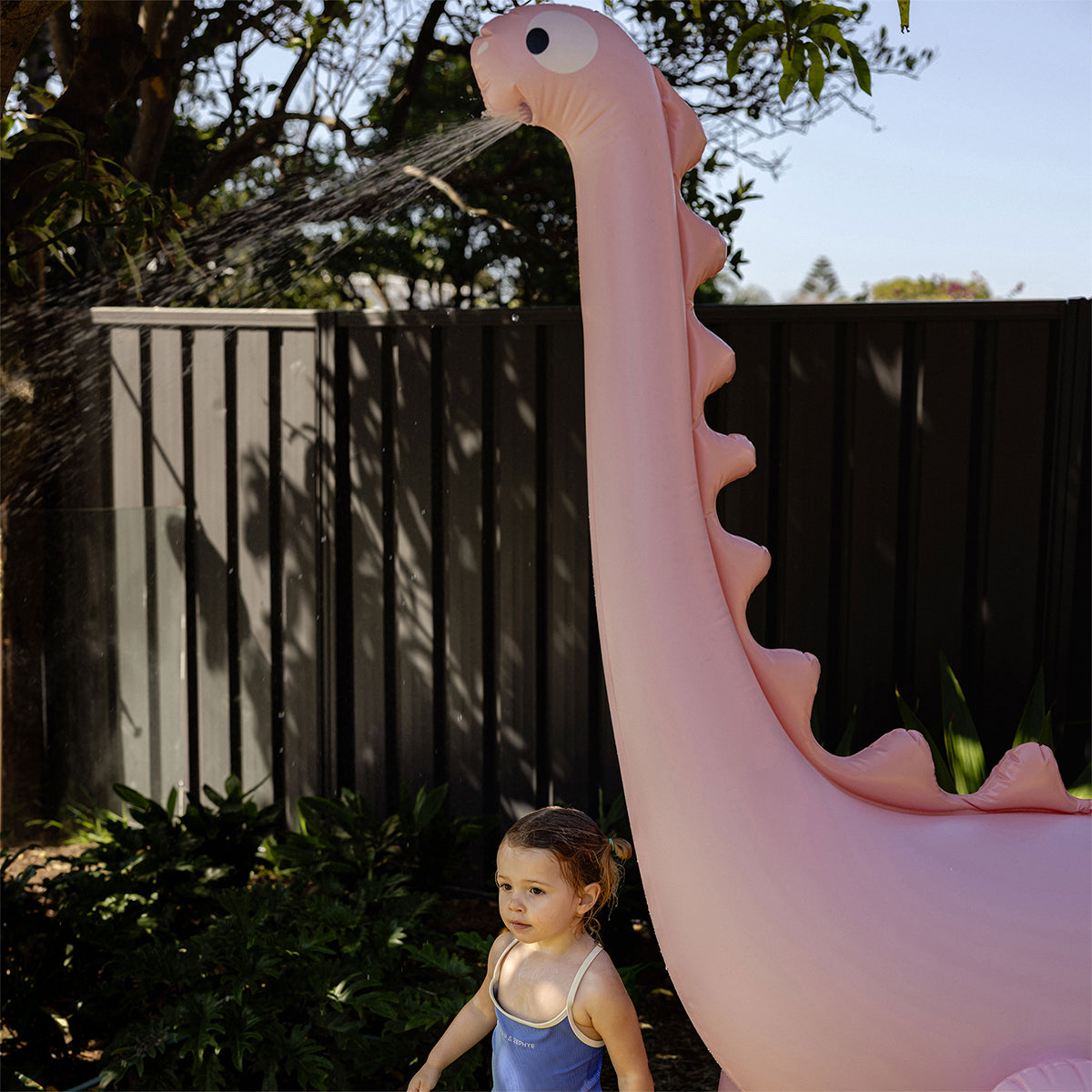 Rociador inflable gigante – Dino Into the Wild, rosa