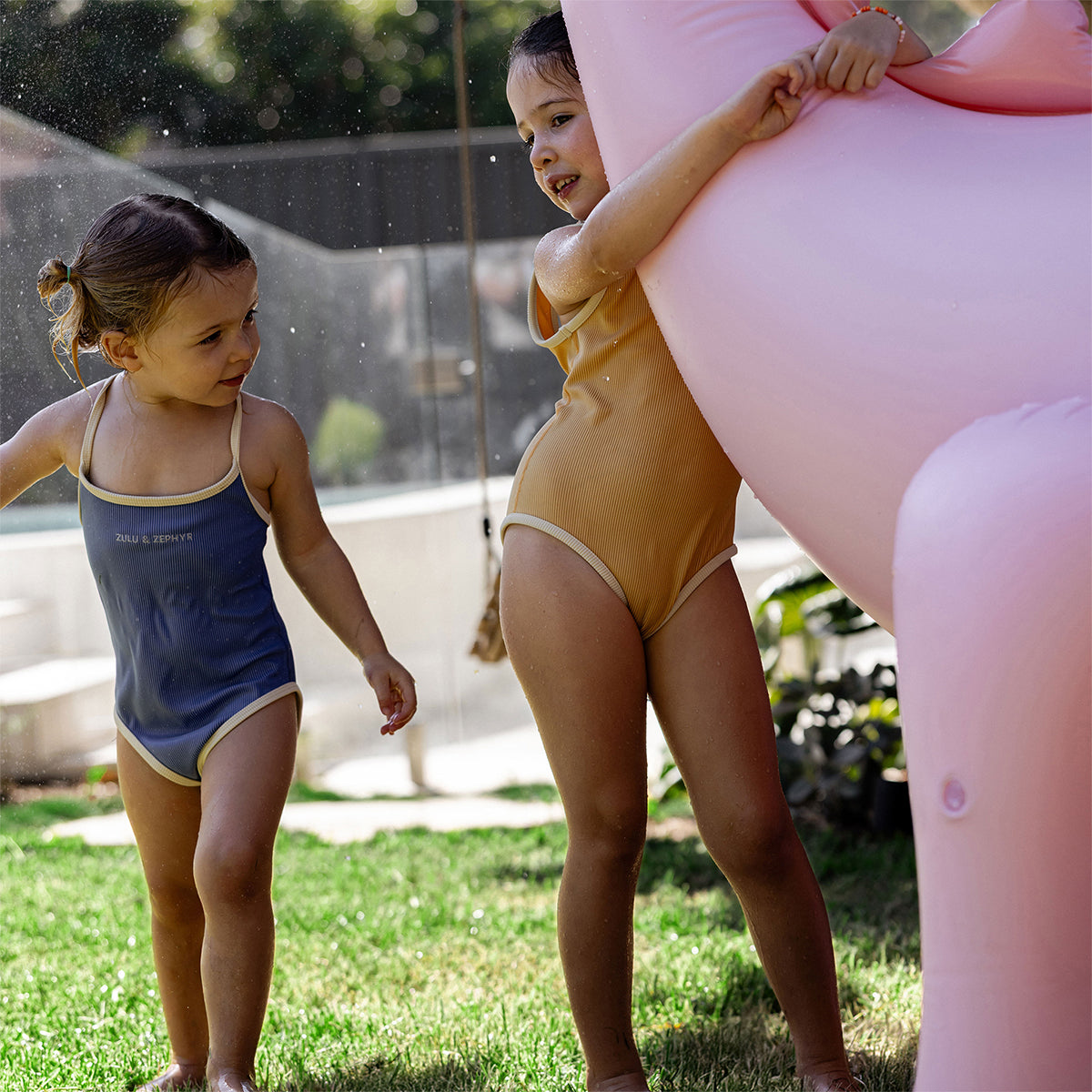 Rociador inflable gigante – Dino Into the Wild, rosa