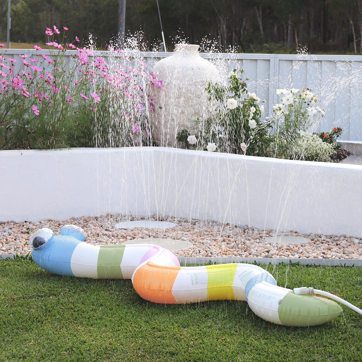Inflatable sprinkler – Into the Wild