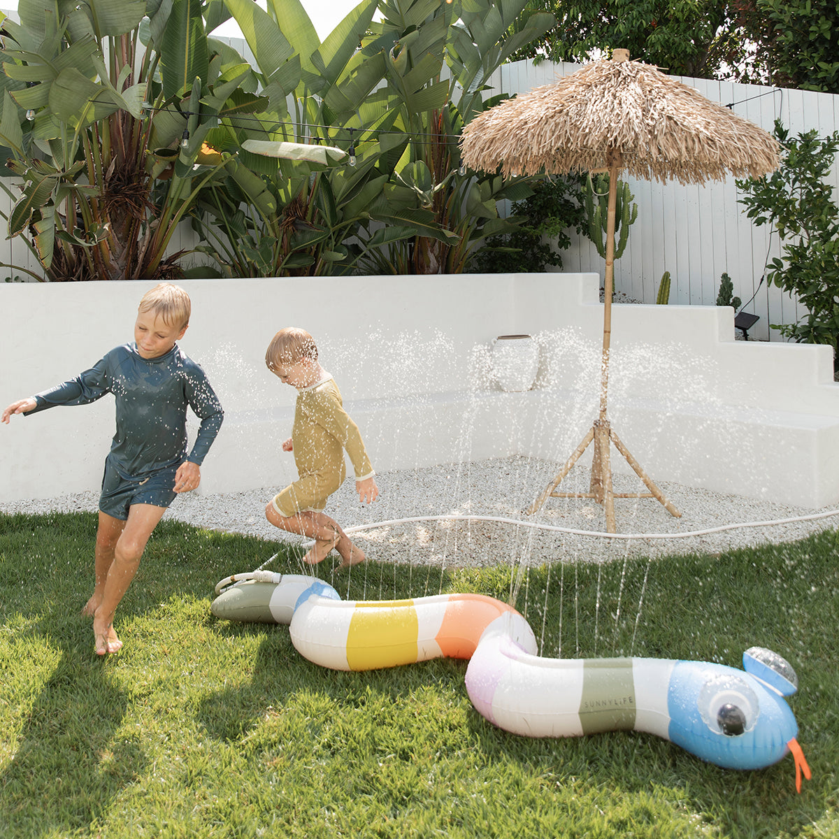 Inflatable sprinkler – Into the Wild