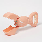 Garras de areia em forma de caranguejo rosa para crianças com cabo LOQI ergonômico