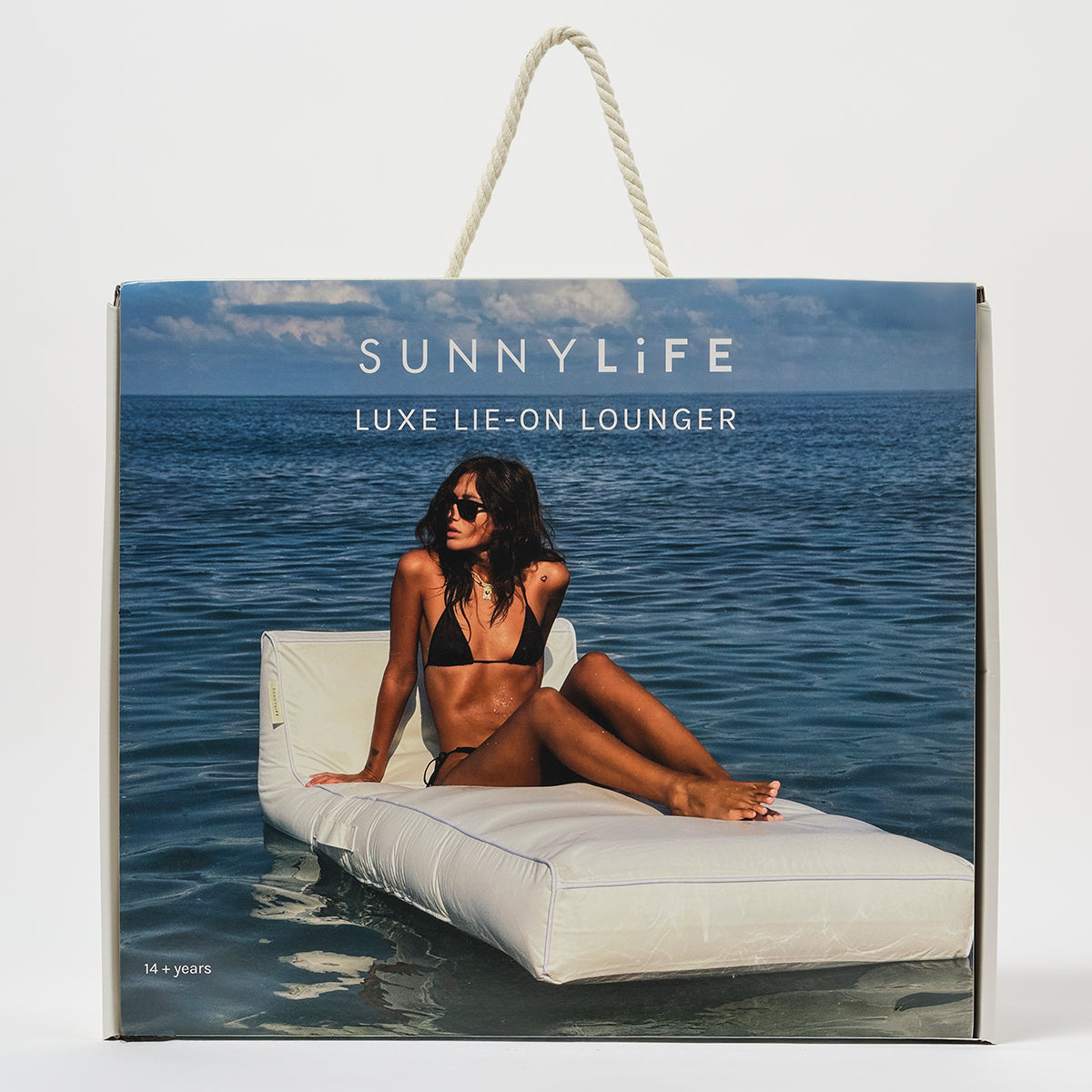 Luxe Lounger – Casa Blanca