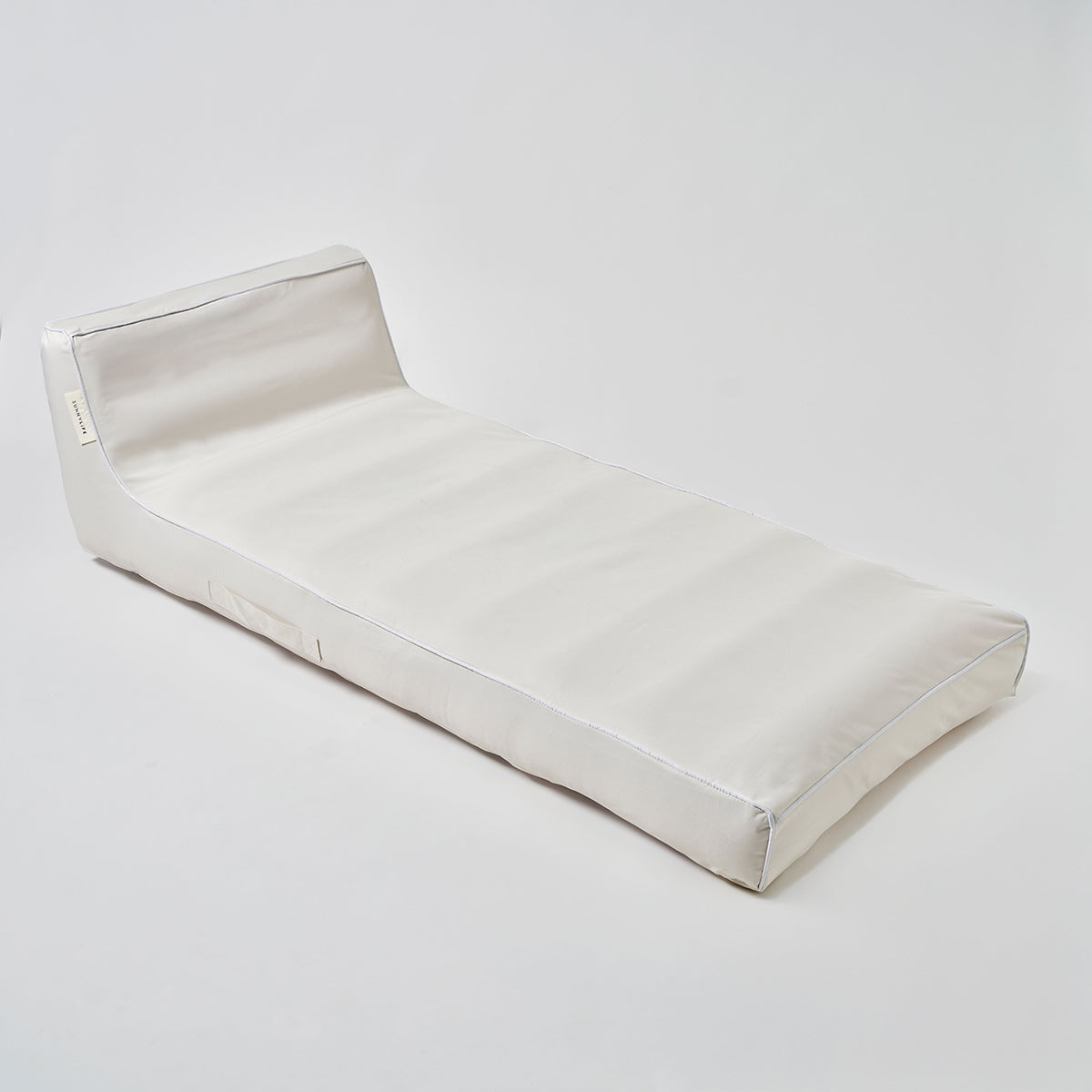 Luxe Lounger – Casa Blanca