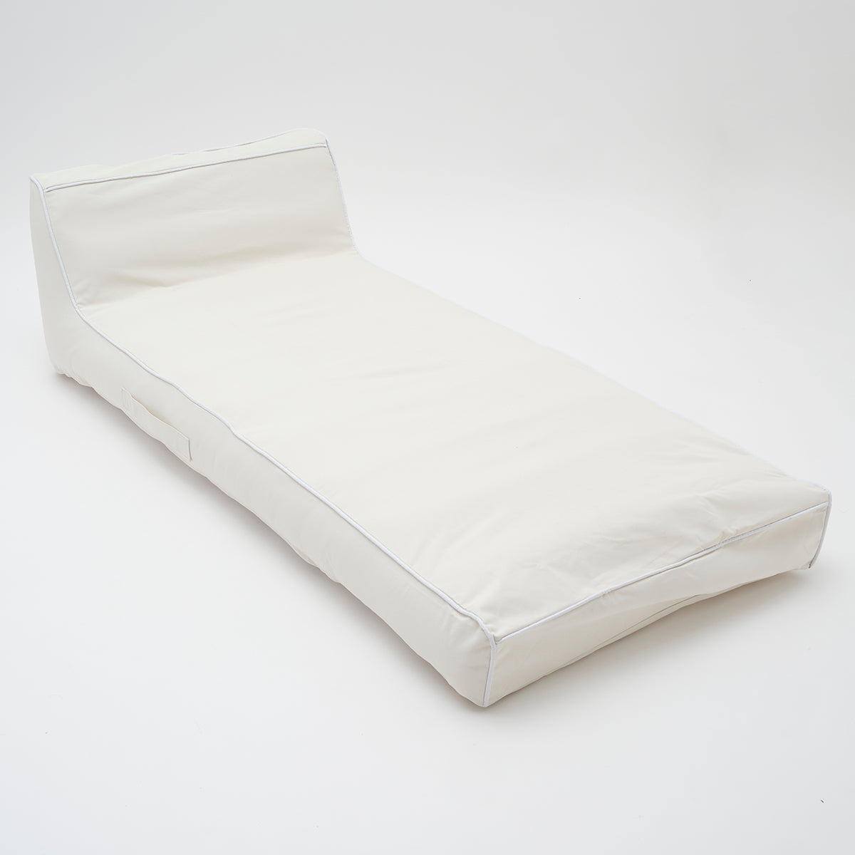 Luxe Lounger – Casa Blanca