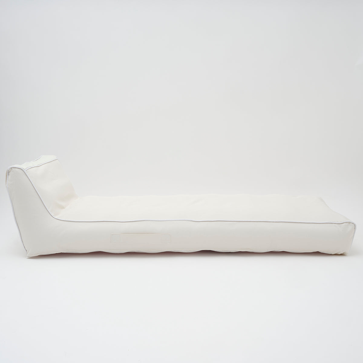 Luxe Lounger – Casa Blanca