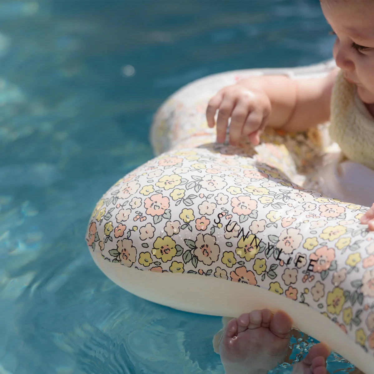 Swimming ring for small children – Floats Into the Garden