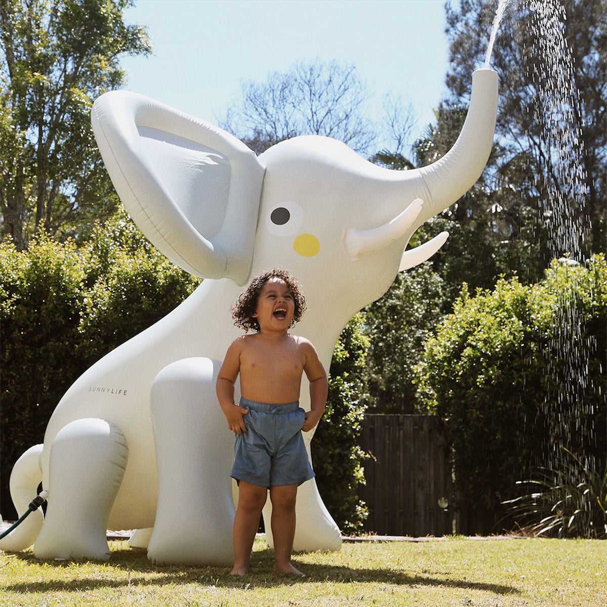 Inflatable giant sprinkler – Eli the Elephant