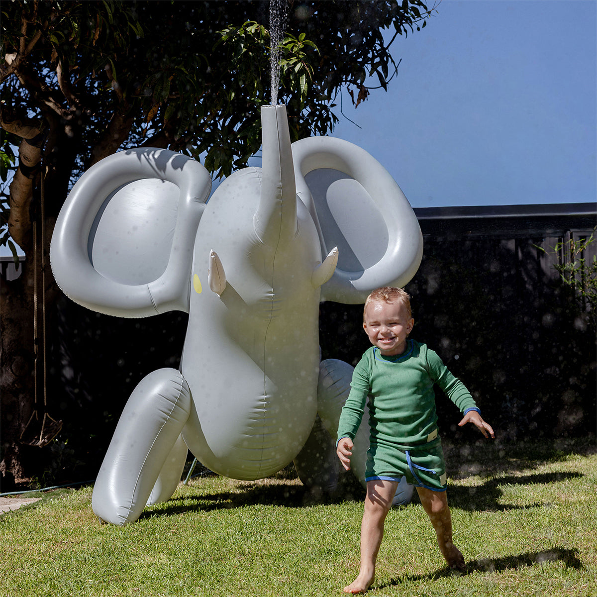 Inflatable giant sprinkler – Eli the Elephant