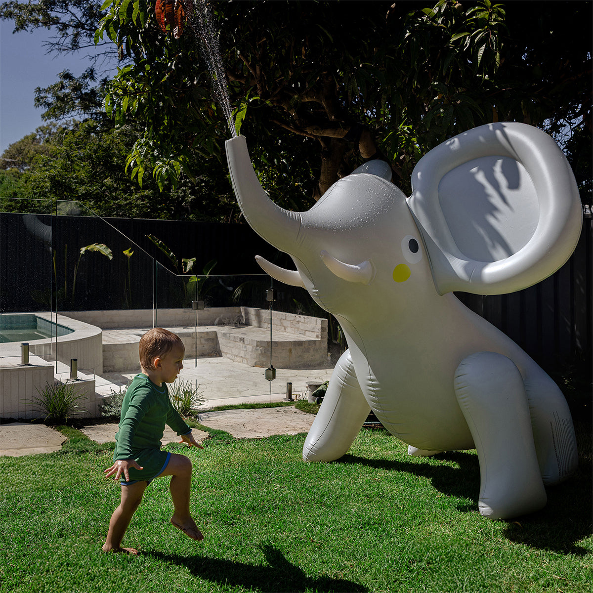 Inflatable giant sprinkler – Eli the Elephant