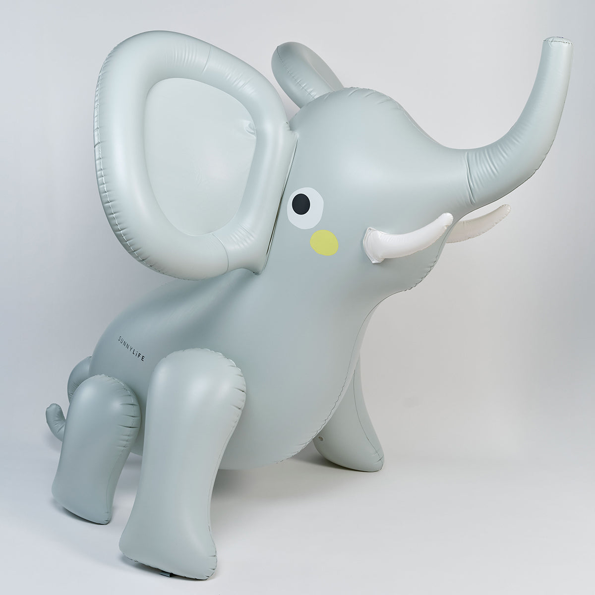 Inflatable giant sprinkler – Eli the Elephant