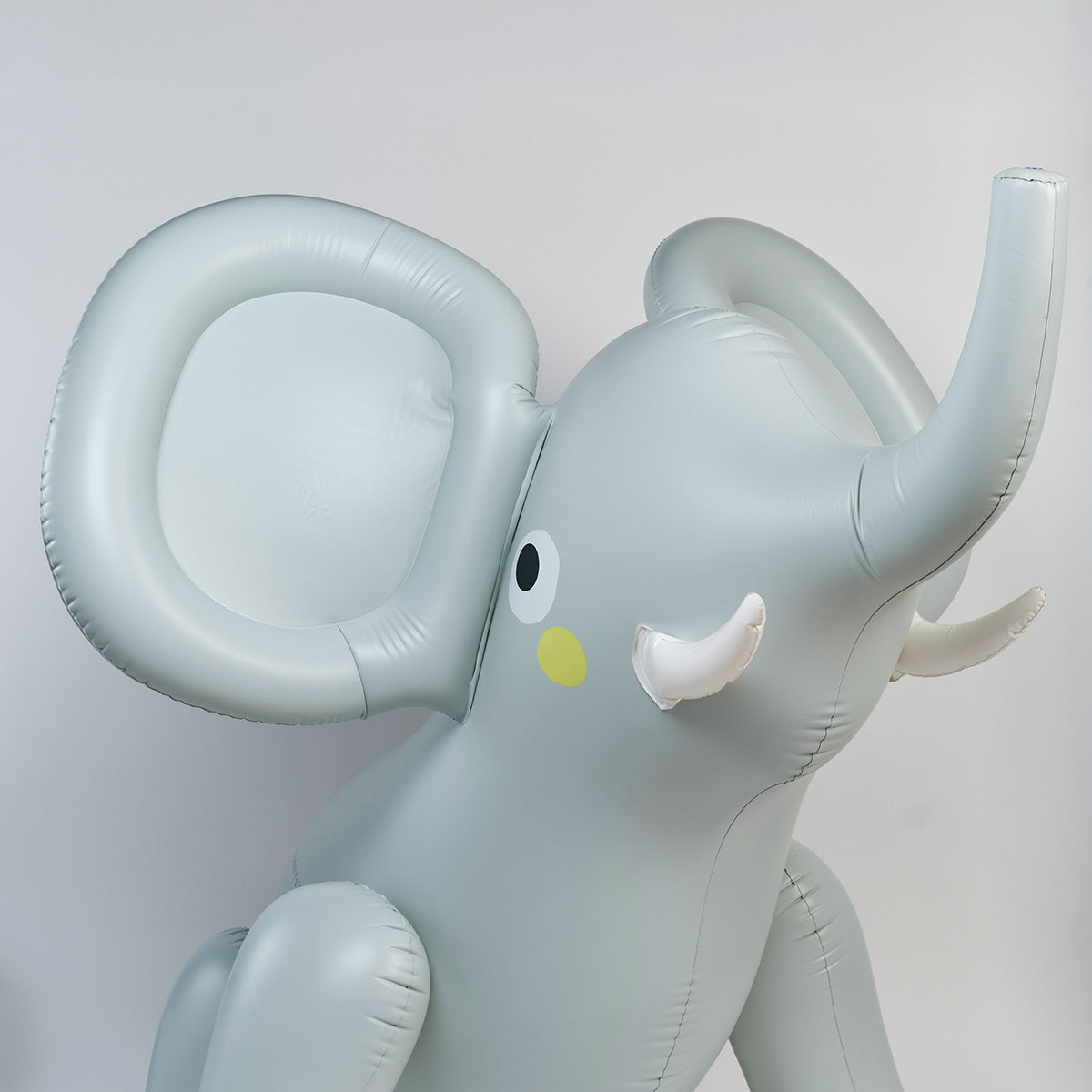 Inflatable giant sprinkler – Eli the Elephant