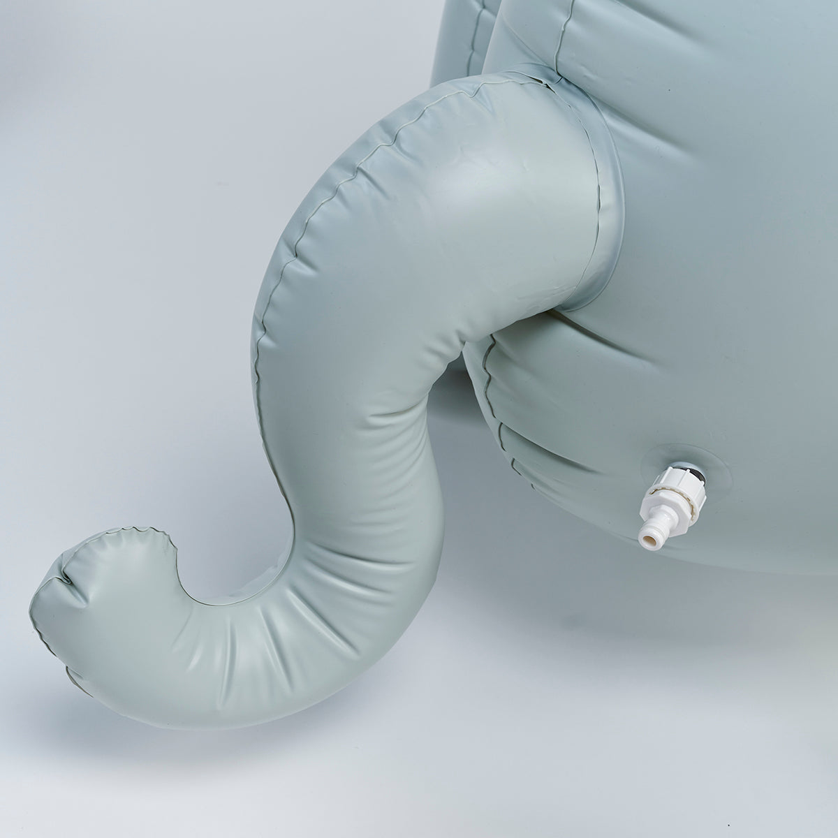 Inflatable giant sprinkler – Eli the Elephant