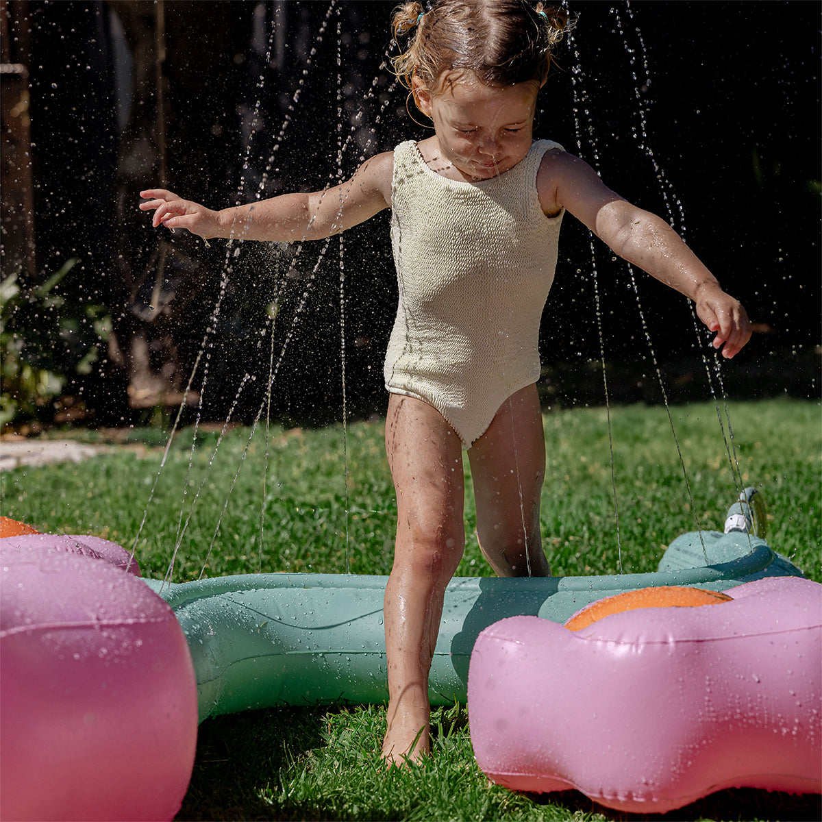 Inflatable sprinkler – Poppy the Peach
