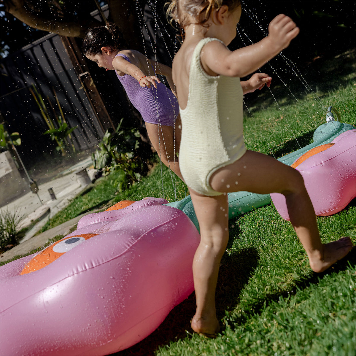 Inflatable sprinkler – Poppy the Peach
