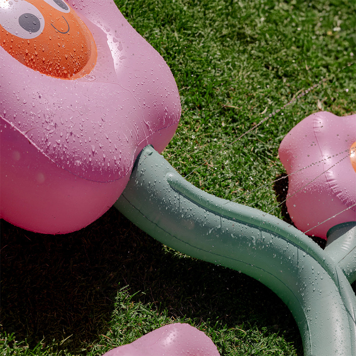 Inflatable sprinkler – Poppy the Peach