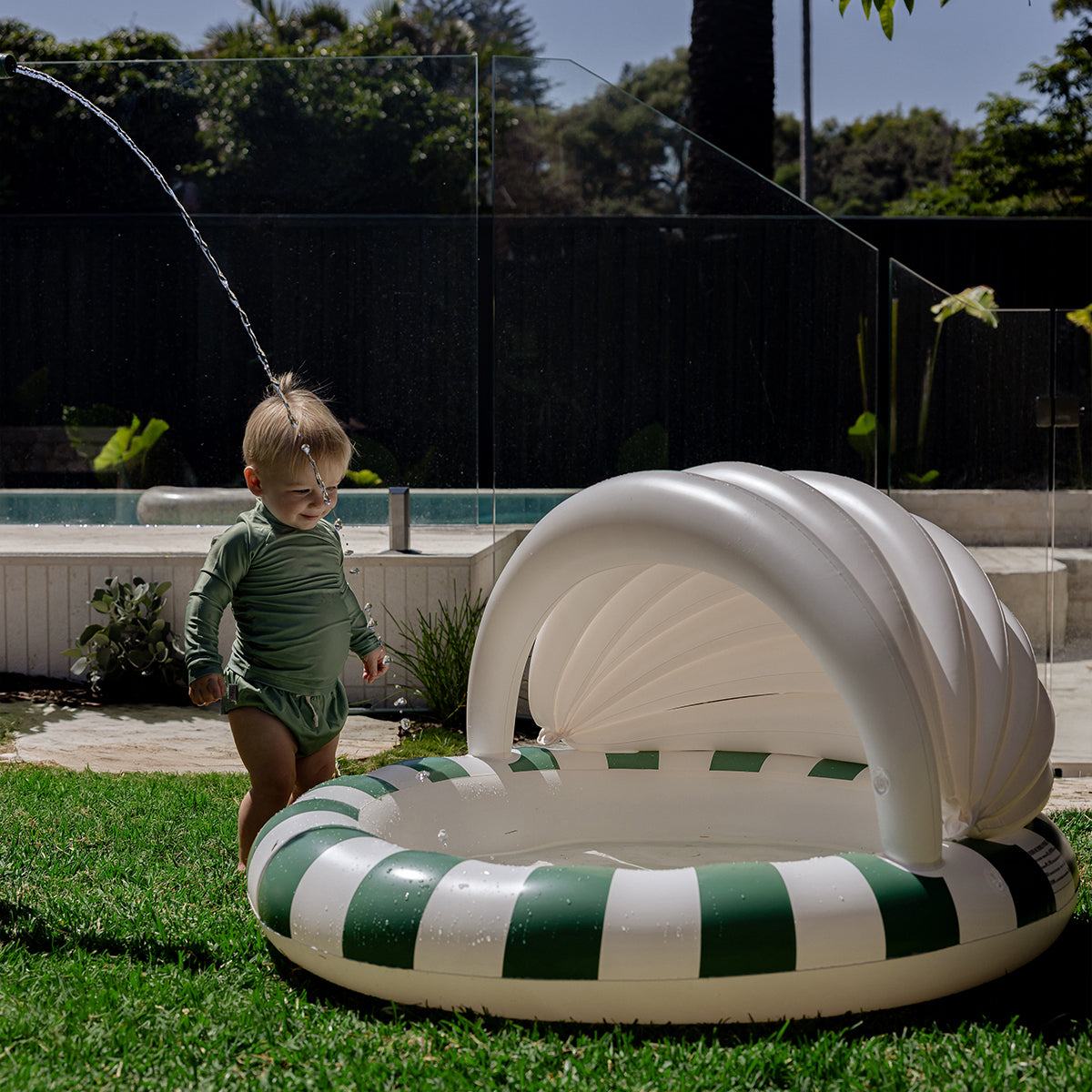 Pool with canopy – Eli the Elephant
