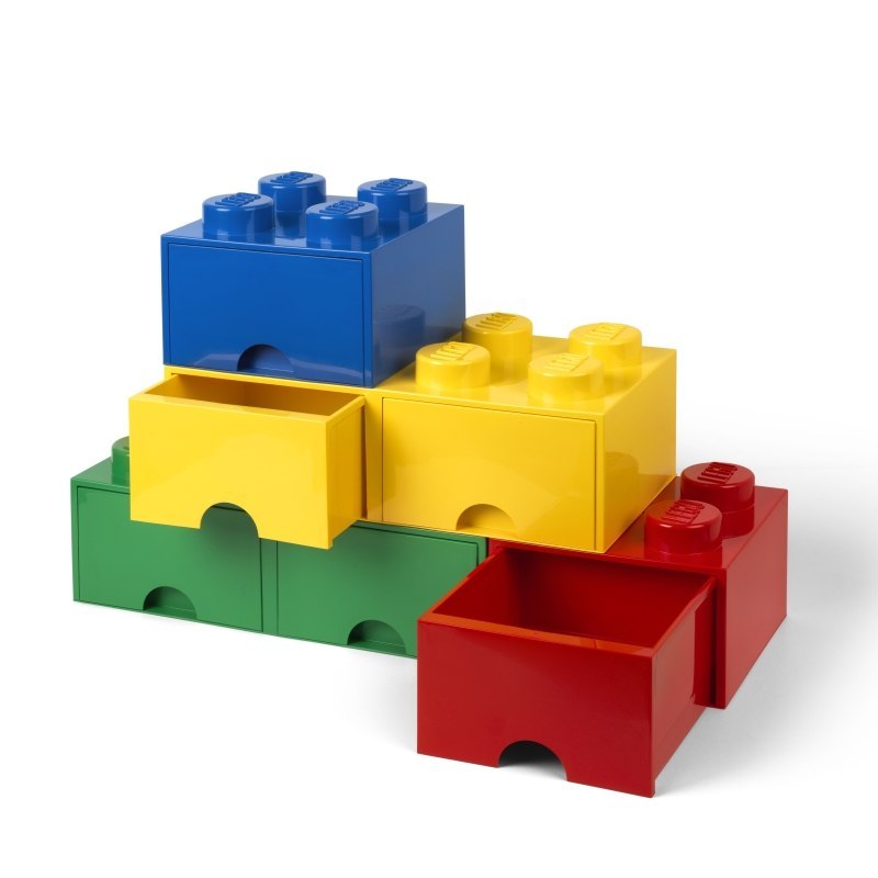 Szuflada LEGO Brick 4 czerwona otwarta obok zielonych, żółtych i niebieskich szuflad na klocki