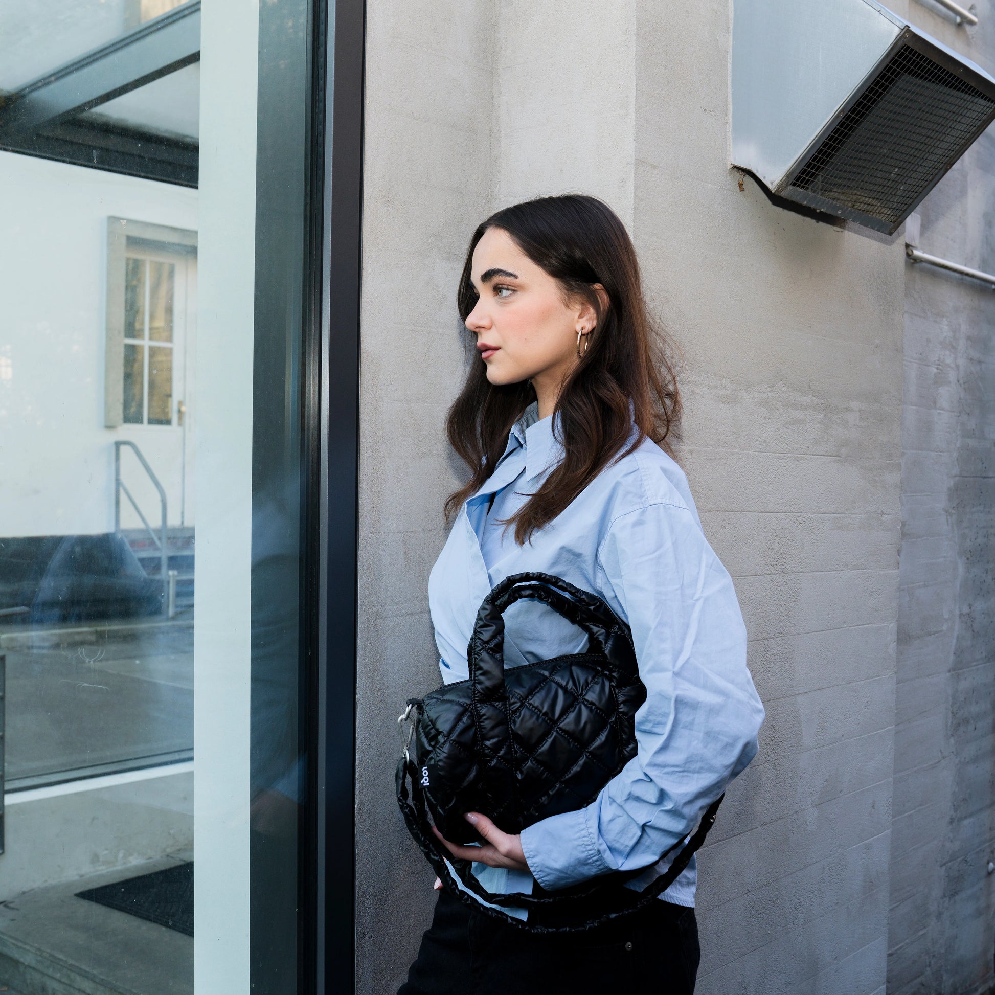 Torba weekender LOQI Metallic – Black Puffy (średnia)