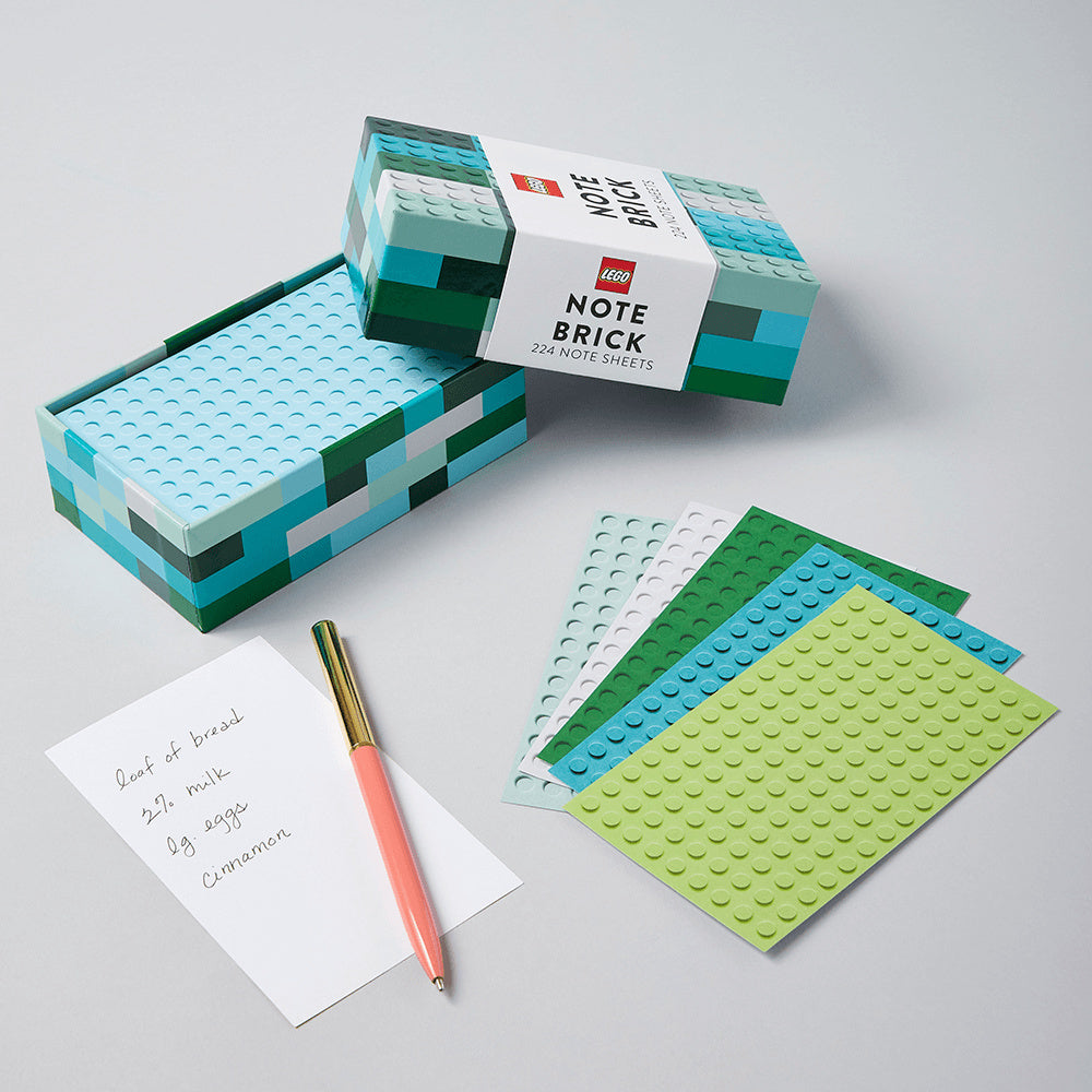 karteczki LEGO niebieskie w kształcie klocków z notesem i kolorowymi kartami do zapisywania notatek