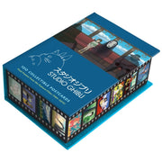 Zestaw pocztówek Studio Ghibli w niebieskim pudełku z motywami filmów animowanych i postaci Totoro