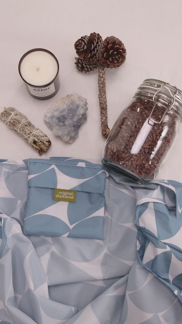 Carica video: Torba upcyklingowa ODH – Denim Moon