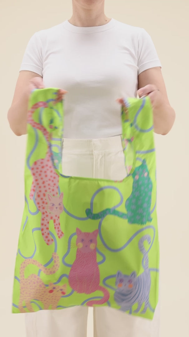 Carica video: Torba upcyklingowa ODH – Lime Arty Cats